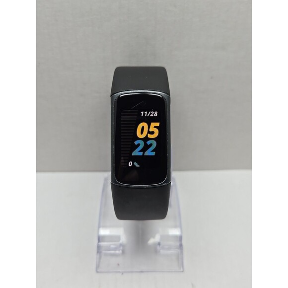 Fitbit Charge 5 Fitness Tracker GPS SpO2 Sleep Monitor Activity W/ Charger Watch - Picture 1 of 11